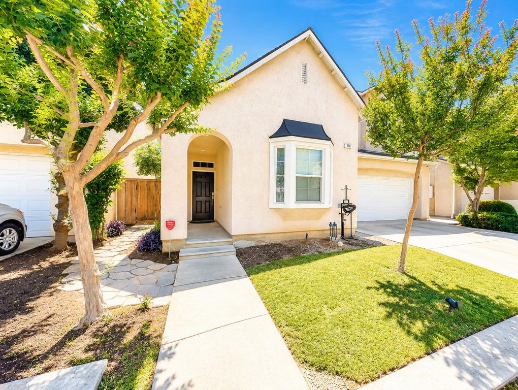 Image 3 of property listing at 776 W Siena Lane, Clovis, CA 93619