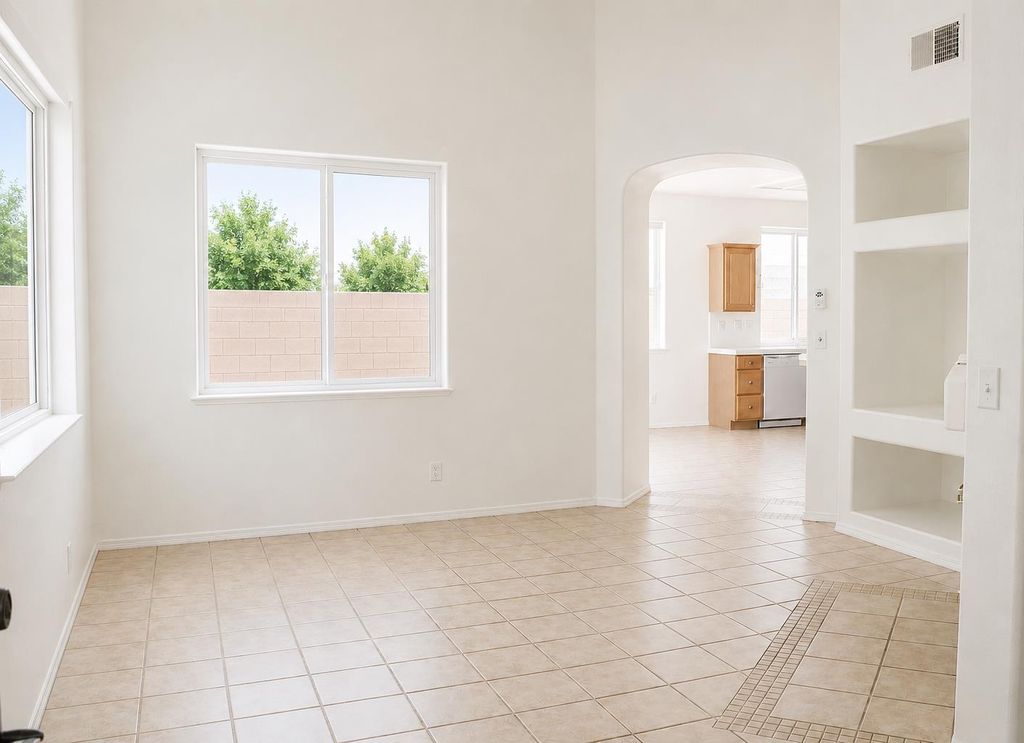 Image 4 of property listing at 776 W Siena Lane, Clovis, CA 93619