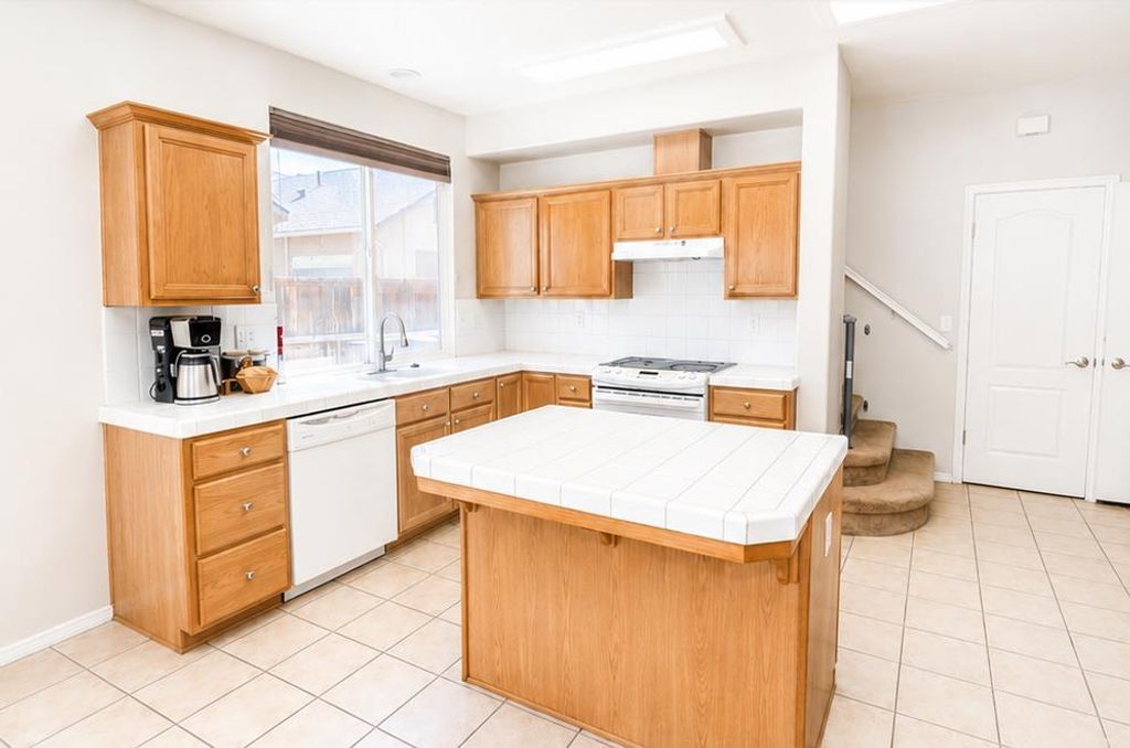 Image 5 of property listing at 776 W Siena Lane, Clovis, CA 93619