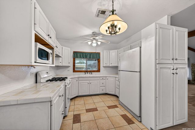 421 Coughran, Pleasanton, TX 78064