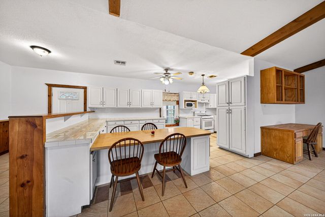 421 Coughran, Pleasanton, TX 78064