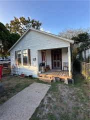 531 W Avenue E, Robstown, TX 78380