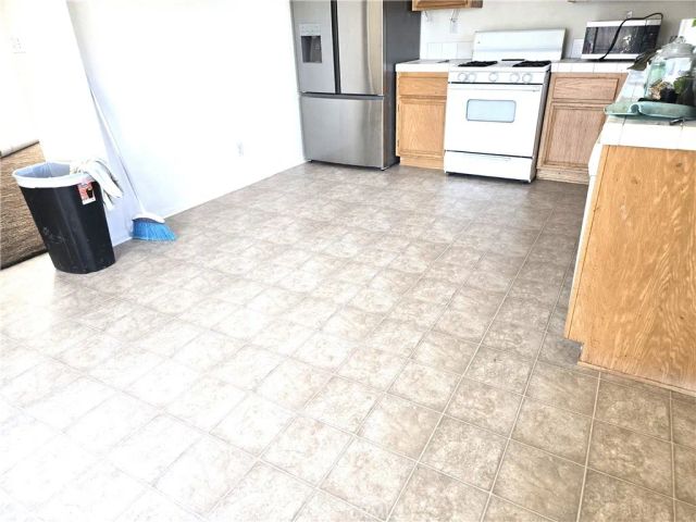 9037 S Loop, California City, CA 93505