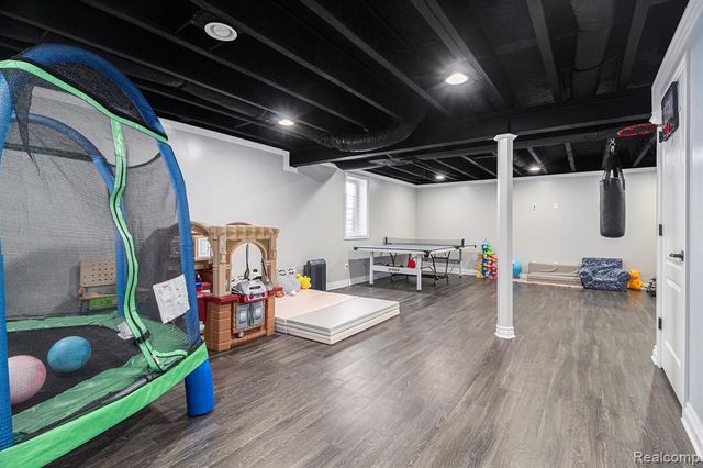 2418 Premier Lane, Canton, MI 48188