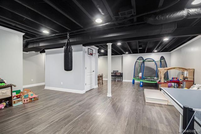 2418 Premier Lane, Canton, MI 48188