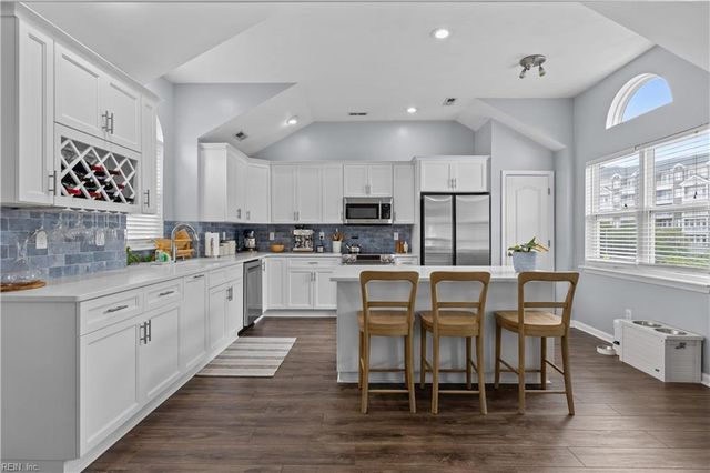 3607 Dupont CIR, Virginia Beach, VA 23455