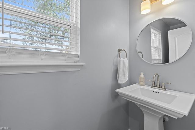 3607 Dupont CIR, Virginia Beach, VA 23455