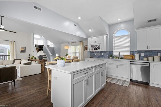 3607 Dupont CIR, Virginia Beach, VA 23455