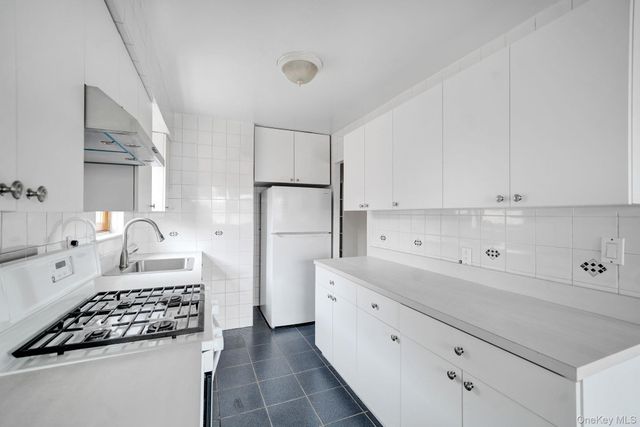 80-24 138th Street, Briarwood, NY 11435