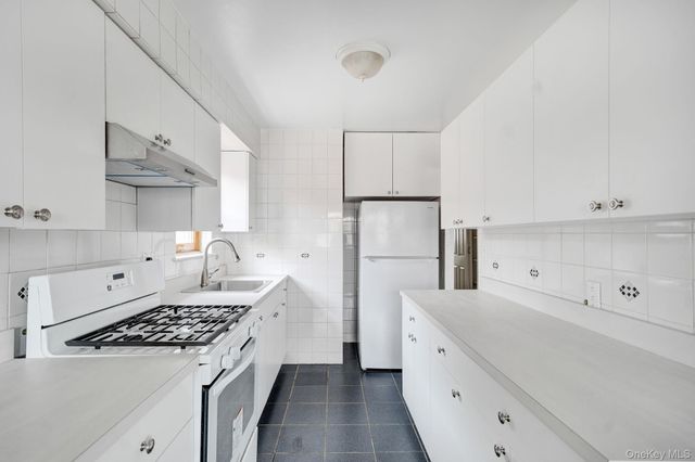 80-24 138th Street, Briarwood, NY 11435