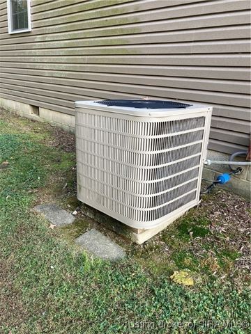 5449 N Terry Road, Austin, IN 47102