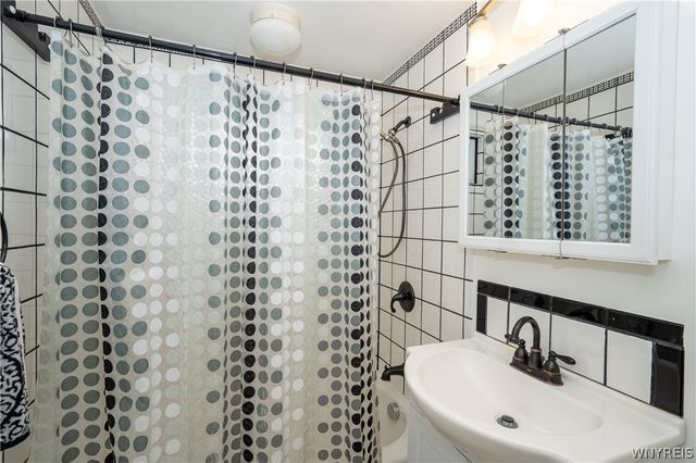 2125 Lakeview Road, Hamburg, NY 14085