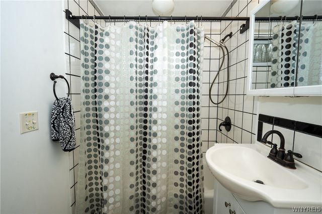 2125 Lakeview Road, Hamburg, NY 14085