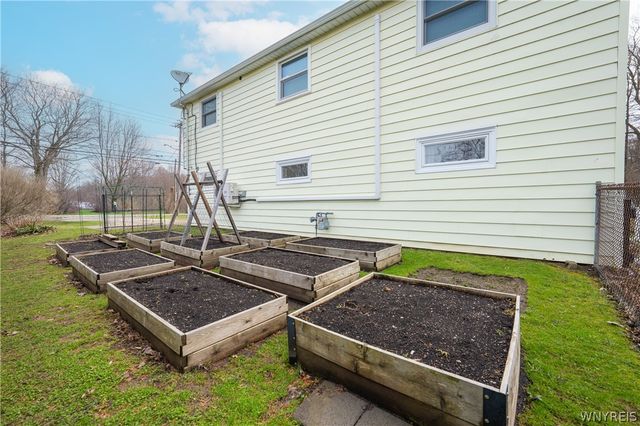 2125 Lakeview Road, Hamburg, NY 14085