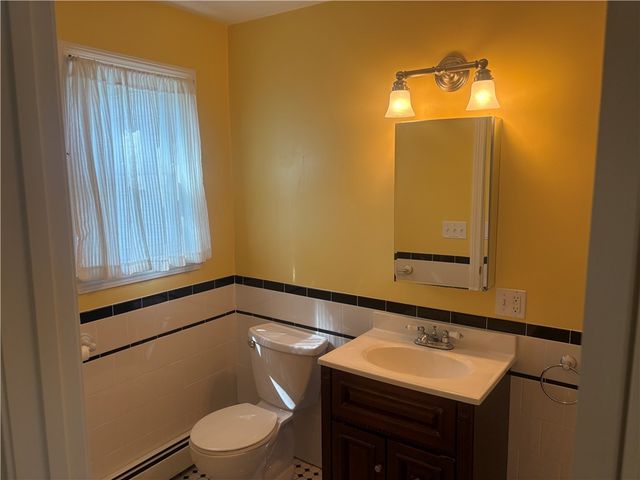 12 Greenway Drive, Bristol, RI 02809