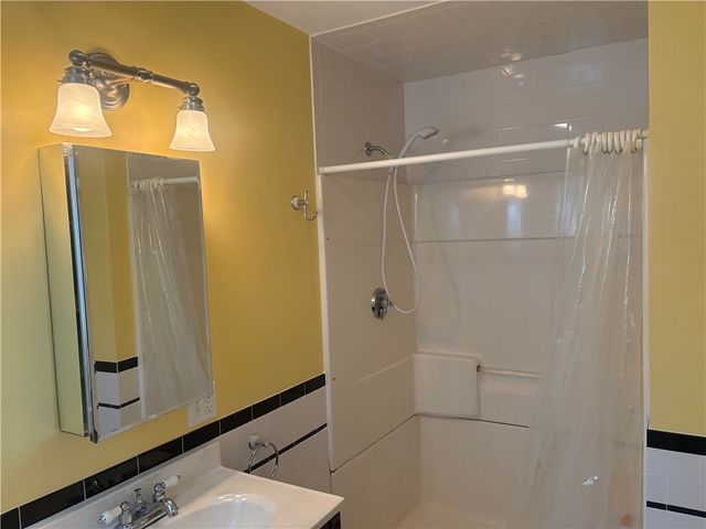 12 Greenway Drive, Bristol, RI 02809