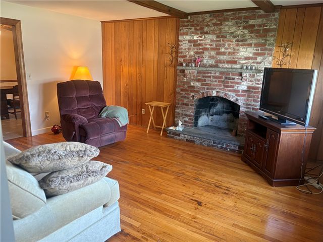 12 Greenway Drive, Bristol, RI 02809