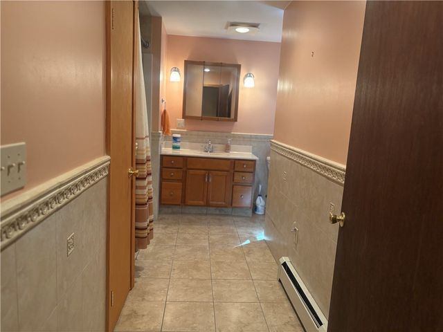12 Greenway Drive, Bristol, RI 02809