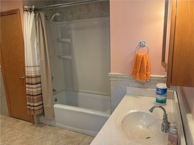 12 Greenway Drive, Bristol, RI 02809