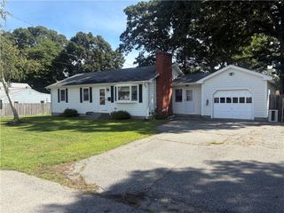 12 Greenway Drive, Bristol, RI 02809