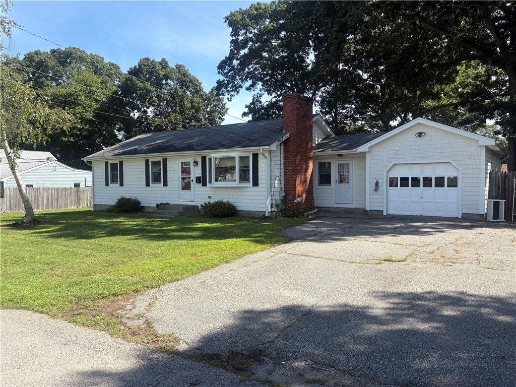 12 Greenway Drive, Bristol, RI 02809