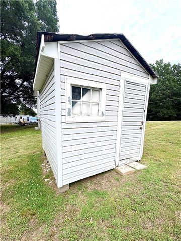 215 Clifton Street, Eden, NC 27288
