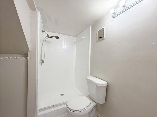 5790 W 26th Ave 202, Hialeah, FL 33016