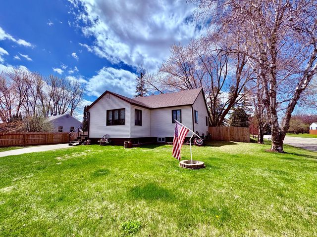 121 5th Avenue NW, Baudette, MN 56623