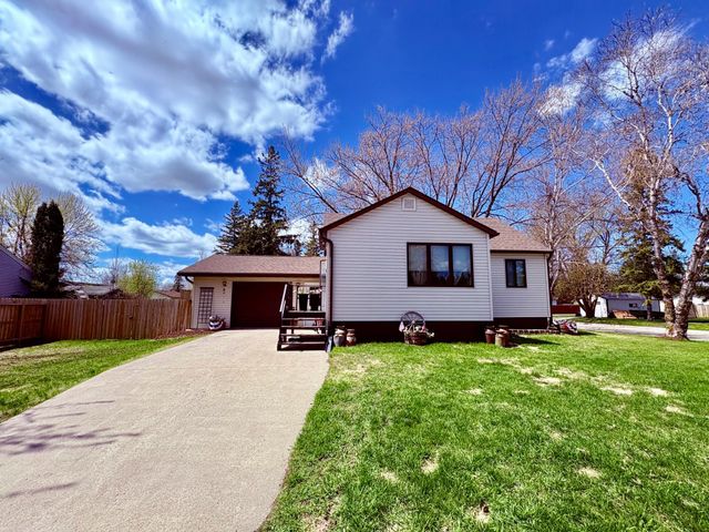121 5th Avenue NW, Baudette, MN 56623