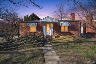 1051 North And South Road, St Louis, MO 63130