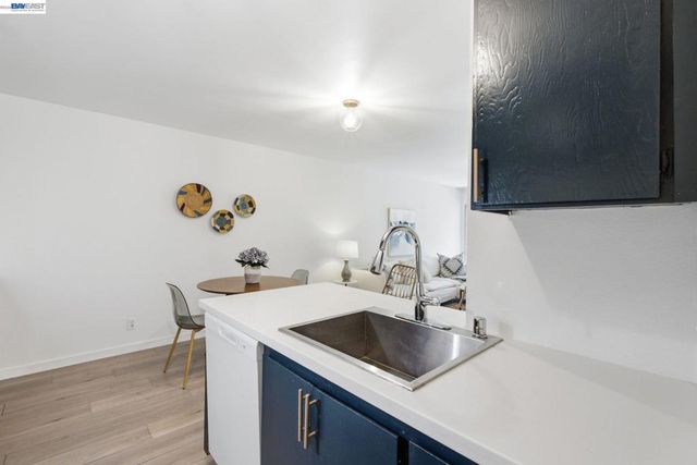 955 Shorepoint Ct 100, Alameda, CA 94501