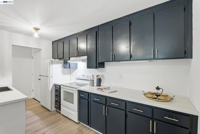 955 Shorepoint Ct 100, Alameda, CA 94501