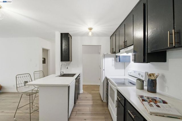 955 Shorepoint Ct 100, Alameda, CA 94501