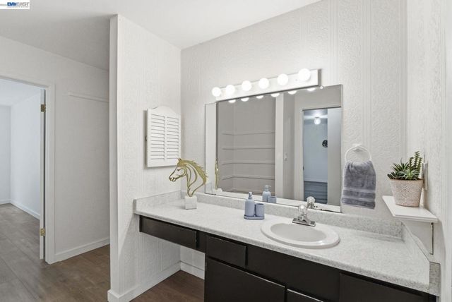 955 Shorepoint Ct 100, Alameda, CA 94501