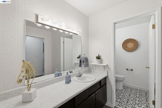 955 Shorepoint Ct 100, Alameda, CA 94501