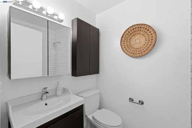 955 Shorepoint Ct 100, Alameda, CA 94501