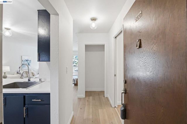 955 Shorepoint Ct 100, Alameda, CA 94501