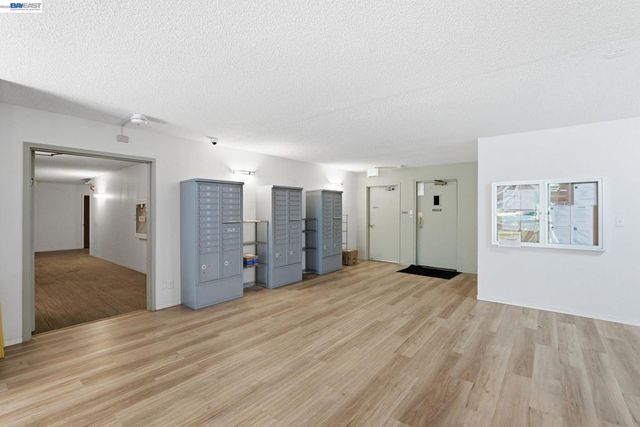 955 Shorepoint Ct 100, Alameda, CA 94501