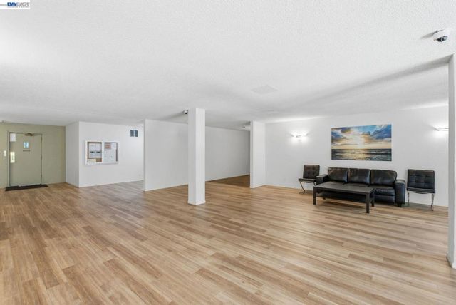 955 Shorepoint Ct 100, Alameda, CA 94501