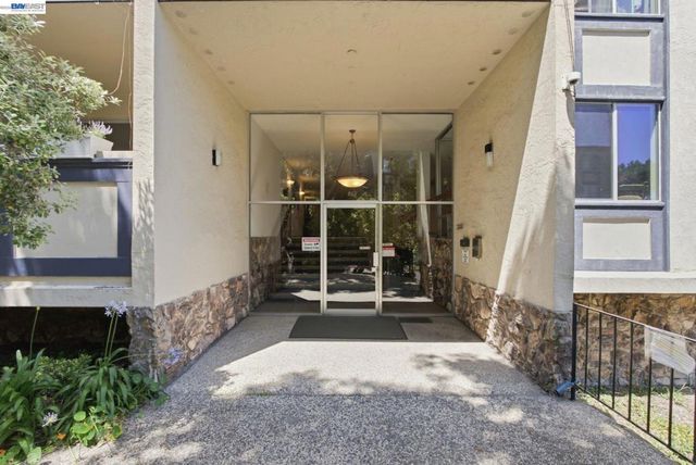 955 Shorepoint Ct 100, Alameda, CA 94501