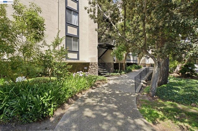 955 Shorepoint Ct 100, Alameda, CA 94501