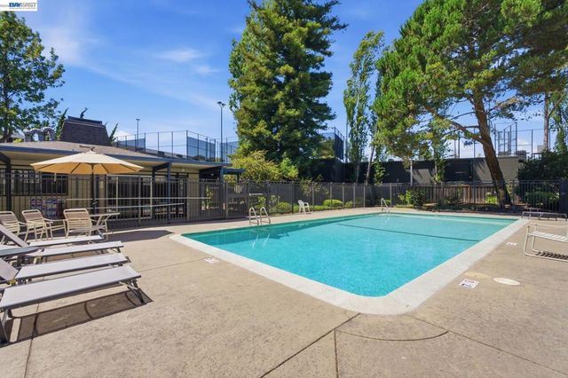 955 Shorepoint Ct 100, Alameda, CA 94501
