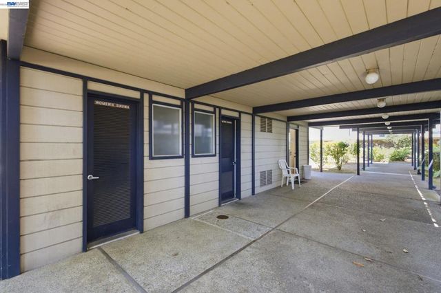 955 Shorepoint Ct 100, Alameda, CA 94501
