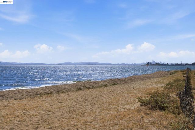 955 Shorepoint Ct 100, Alameda, CA 94501