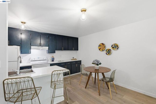 955 Shorepoint Ct 100, Alameda, CA 94501