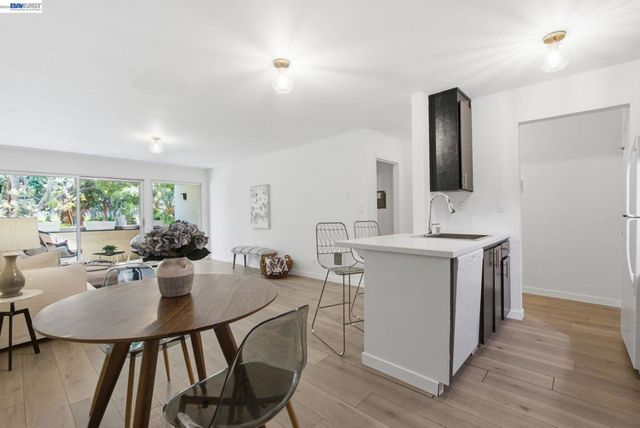 955 Shorepoint Ct 100, Alameda, CA 94501