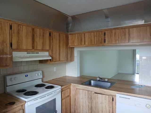 9141 NW 1st Ct 204, Pembroke Pines, FL 33024