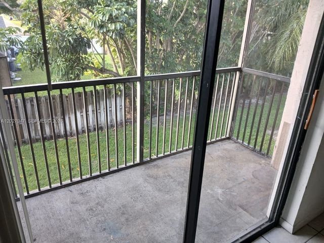 9141 NW 1st Ct 204, Pembroke Pines, FL 33024