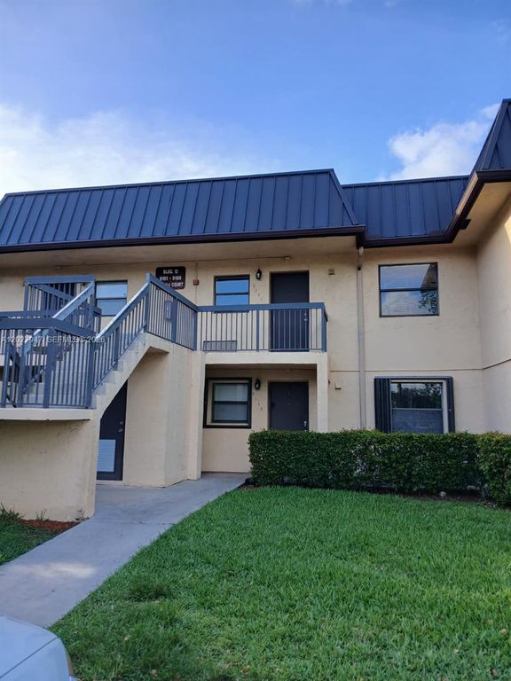 9141 NW 1st Ct 204, Pembroke Pines, FL 33024