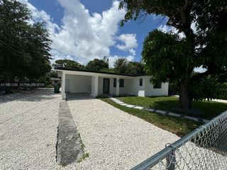 2264 NW 102nd St Front, Miami, FL 33147